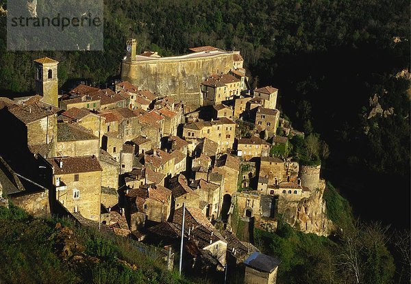 Erhöhte Ansicht des Dorfes von Sorano  Toskana  Italien