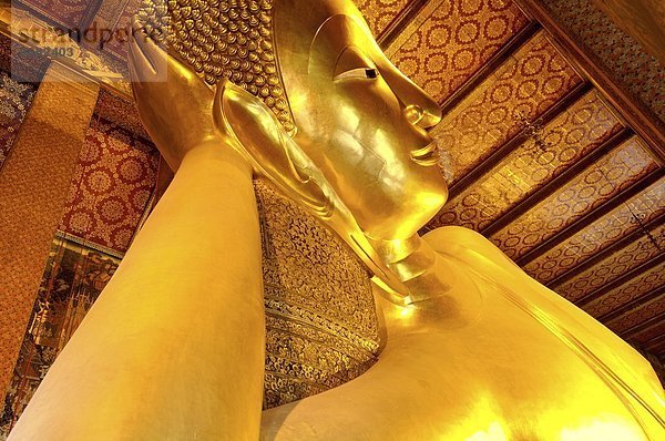 Bangkok  Hauptstadt  liegend  liegen  liegt  liegendes  liegender  liegende  daliegen  Großstadt  groß  großes  großer  große  großen  Südostasien  Asien  Buddha  zurücklehnen  Thailand