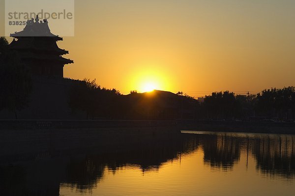 Wand  Sonnenuntergang  Großstadt  Turm  Museum  Palast  Schloß  Schlösser  verboten  Peking  Hauptstadt  China  Asien  Schiffswache