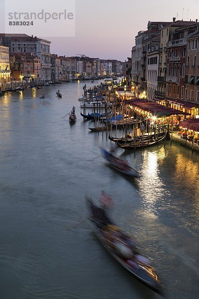 Europa  Nacht  Ehrfurcht  Brücke  Rialtobrücke  UNESCO-Welterbe  Venetien  Italien  Venedig