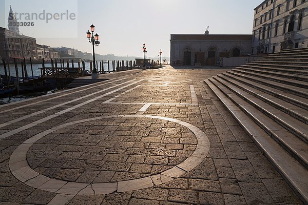 Stufe  Europa  Morgen  Beleuchtung  Licht  Ehrfurcht  früh  zuprosten  anstoßen  UNESCO-Welterbe  Venetien  Italien  Venedig