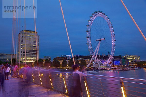 Europa Großbritannien London Hauptstadt Brücke Fluss Themse Abenddämmerung England