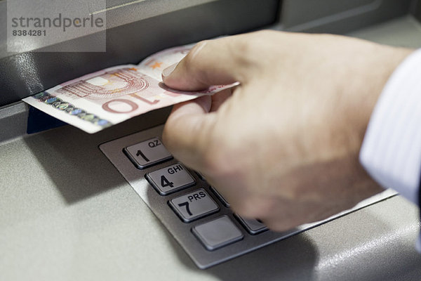 Geld von Geldautomaten abheben