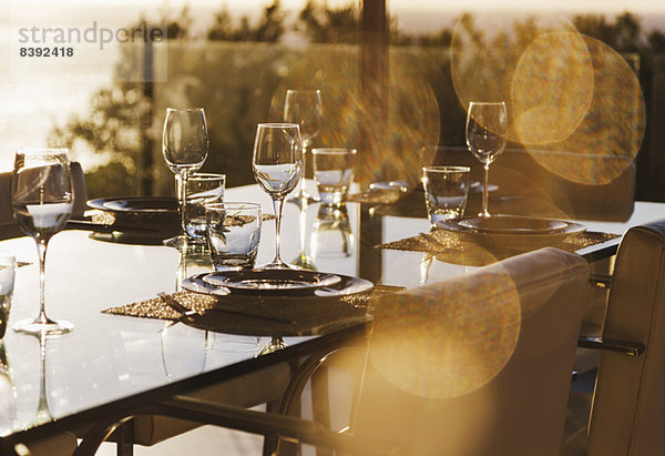 Gedeckter Tisch im Esszimmer