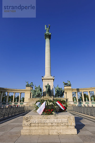 Milleniumsdenkmal auf dem Heldenplatz  Budapest  Ungarn