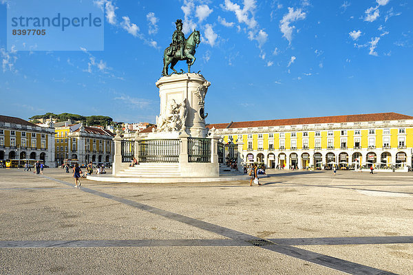 Platz Praça do Comercio und Reiterstandbild von José I.  Baixa  Lissabon  Portugal
