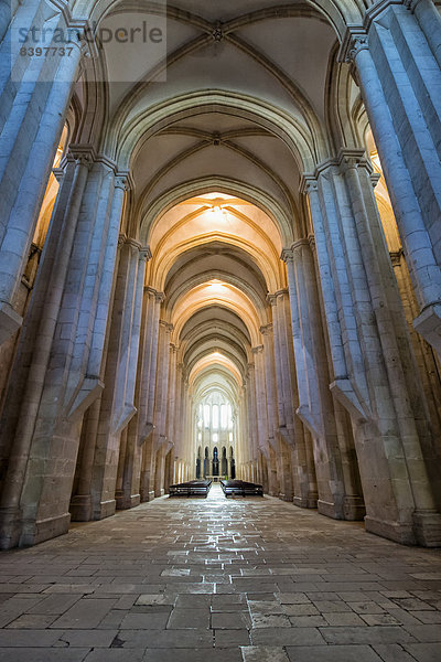 Mittelschiff  Kloster Mosteiro de Alcobaça  Unesco-Weltkulturerbe  Alcobaça  Portugal