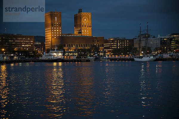 Rathaus  Oslo  Norwegen