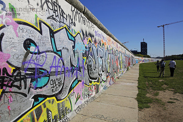 Reste der Berliner Mauer  spreezugewandte Seite  East Side Gallery  Berlin  Deutschland