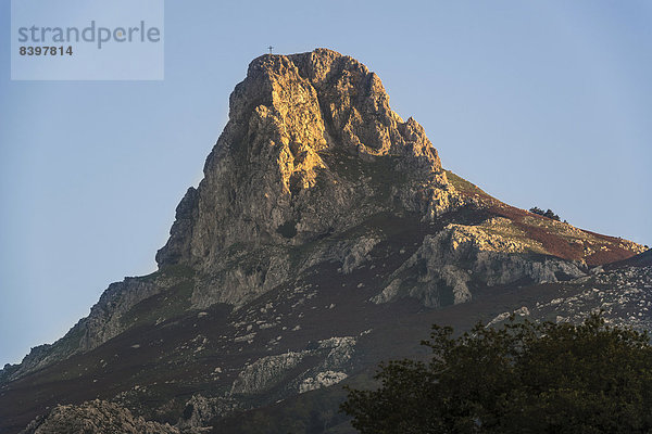 Der Berg Rocca di Novara  1340 m  bei Novara di Sicilia  Provinz Messina  Sizilien  Italien