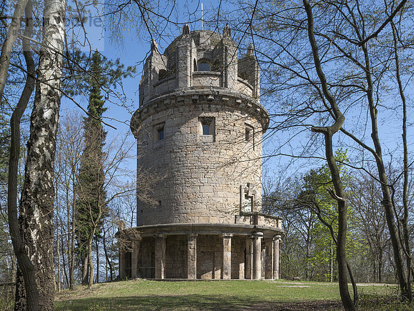 Bismarckturm auf dem Berg Tatzend  Rundturm aus Kalkstein  Jena  Thüringen  Deutschland