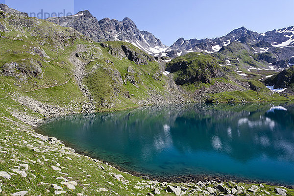 Großer Schwarzsee  hinten die Schwarzwandscharte  Südtirol  Italien