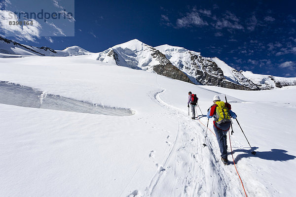 Bergsteiger beim Aufstieg zum Piz Palü  Graubünden  Schweiz  Europa
