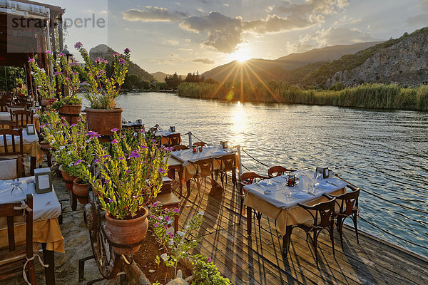 Sonnenuntergang Restaurant Fluss Dalyan Türkei