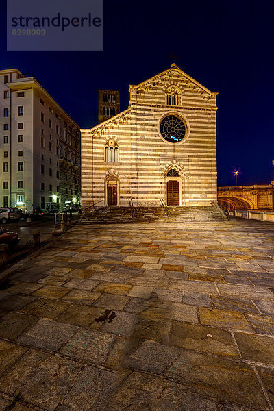 Kirche Santo Stefano  Piazza de Santo Stefanom  Nachtaufnahme  Genua  Ligurien  Italien