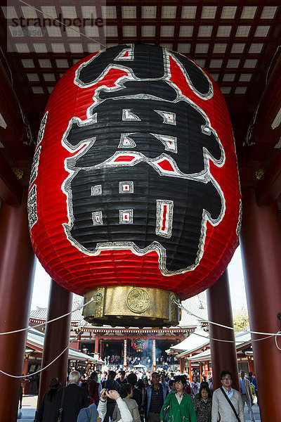 Riesige Papierlaterne  Sens?-ji Tempel  Asakusa  Tokio  Japan