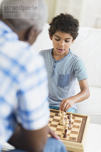 Spiel  Junge - Person  Großvater  Schach