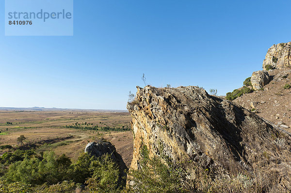 Felsen und weite Landschaft  Nationalpark Isalo  bei Ranohira  Madagaskar