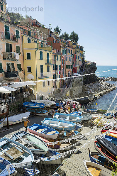 Dorf mit bunten Häusern am Meer  Riomaggiore  Cinque Terre  UNESCO-Weltkulturerbe  Provinz La Spezia  Ligurien  Italien