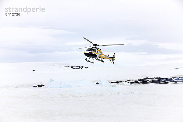 Helikopter über Devil Island  Weddell-Meer  Antarktis