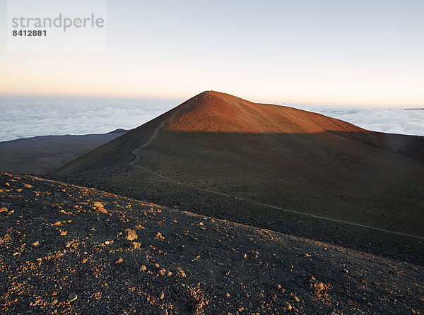 Die letzten Sonnenstrahlen auf dem Mauna Kea  4205m  Big Island  Hawaii  USA