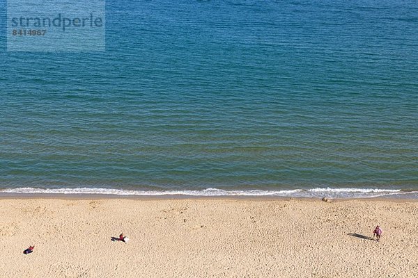 Menschen am Strand  Poole  Dorset  UK