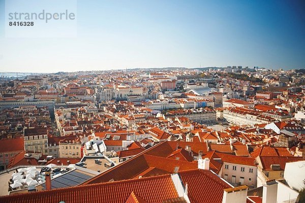 Blick auf Terrakotta-Dächer  Lissabon  Portugal