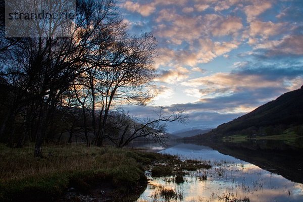 Loch Voil im Morgengrauen  im Loch Lomond und Trossachs Nationalpark in Schottland