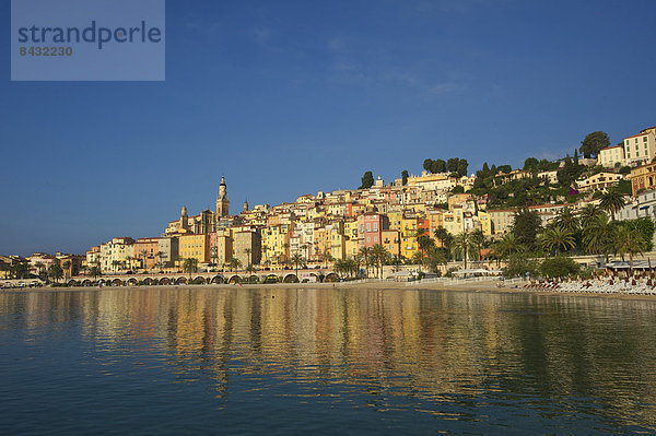 Außenaufnahme Frankreich Europa Tag Strand Küste Stadt Großstadt Cote d Azur Mittelmeer Menton