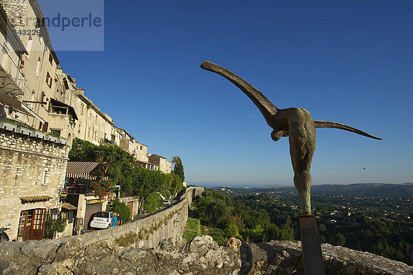 Außenaufnahme  Frankreich  Europa  Tag  Skulptur  Kunst  Kultur  Figur  Altstadt  Cote d Azur  Geschicklichkeit