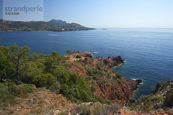 Felsbrocken Außenaufnahme Landschaftlich schön landschaftlich reizvoll Frankreich Europa Tag Steilküste Küste Cote d Azur Mittelmeer