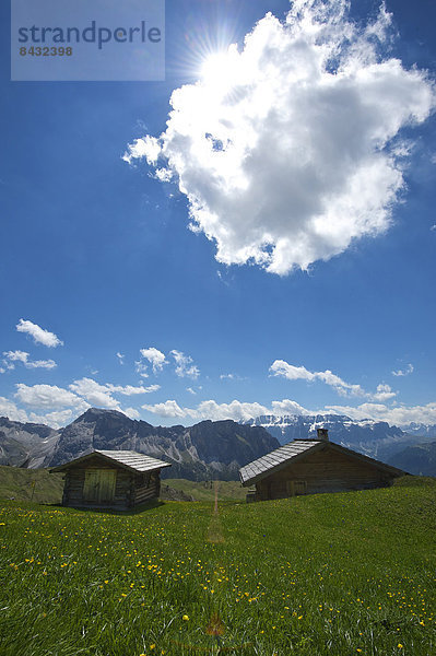 Außenaufnahme  Landschaftlich schön  landschaftlich reizvoll  Hütte  Europa  Berg  Tag  Natur  Dolomiten  Trentino Südtirol  Italien  Berglandschaft  Grödnertal