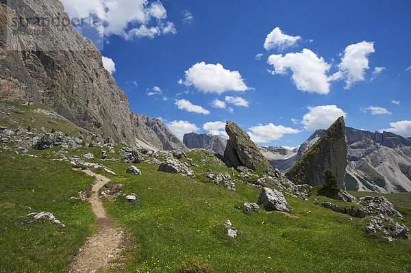 Außenaufnahme  Landschaftlich schön  landschaftlich reizvoll  Europa  Berg  Tag  Natur  Dolomiten  Trentino Südtirol  Italien  Berglandschaft  Grödnertal