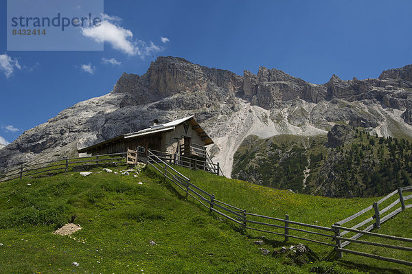 Außenaufnahme  Landschaftlich schön  landschaftlich reizvoll  Hütte  Europa  Berg  Tag  Natur  Dolomiten  Trentino Südtirol  Italien  Berglandschaft  Grödnertal