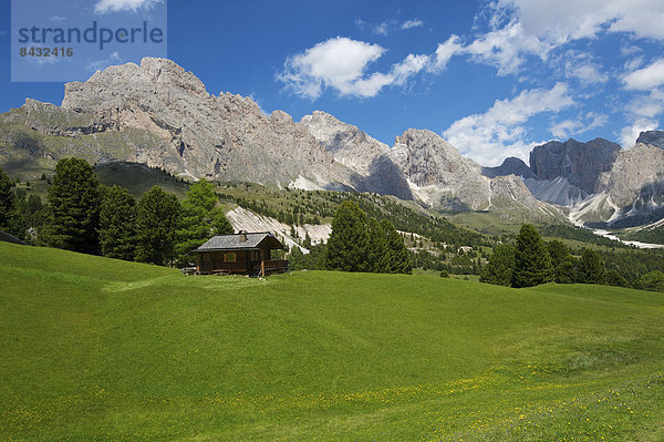 Außenaufnahme  Landschaftlich schön  landschaftlich reizvoll  Hütte  Europa  Berg  Tag  Natur  Dolomiten  Trentino Südtirol  Italien  Berglandschaft  Grödnertal