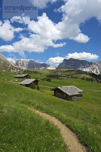 Außenaufnahme  Landschaftlich schön  landschaftlich reizvoll  Hütte  Europa  Berg  Tag  Weg  Natur  Dolomiten  Trentino Südtirol  Wanderweg  Italien  Berglandschaft  Grödnertal