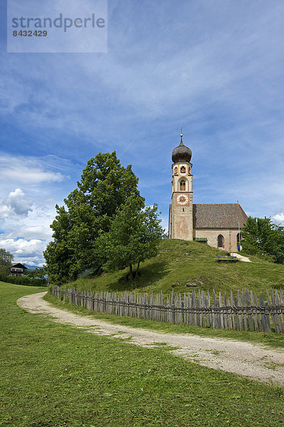 Außenaufnahme  Landschaftlich schön  landschaftlich reizvoll  Europa  Tag  Kirche  Dolomiten  Trentino Südtirol  Italien