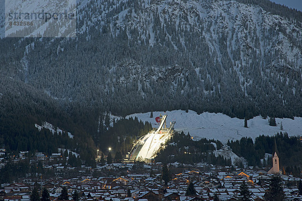 Panorama Ländliches Motiv ländliche Motive beleuchtet Europa Berg Wohnhaus Nacht Beleuchtung Licht Gebäude Alpen Bayern Deutschland Berglandschaft Oberstdorf Platz bei Nacht
