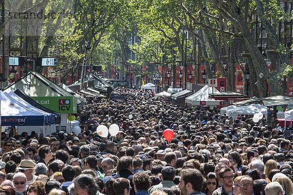 Europa  Mensch  Menschen  Fest  festlich  Reise  Großstadt  Menschenmenge  Wahrzeichen  Tourismus  Größe  Allee  Barcelona  Katalonien  Spanien