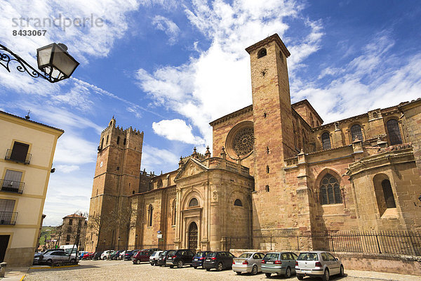 Europa  Reise  Großstadt  Architektur  Geschichte  Kathedrale  Quadrat  Quadrate  quadratisch  quadratisches  quadratischer  Tourismus  Geographie  Guadalajara  Bürgermeister  Spanien