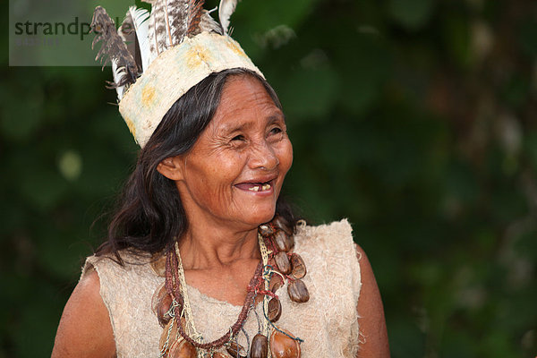 Frau  Kleidung  Tradition  Indianer  lachen  alt