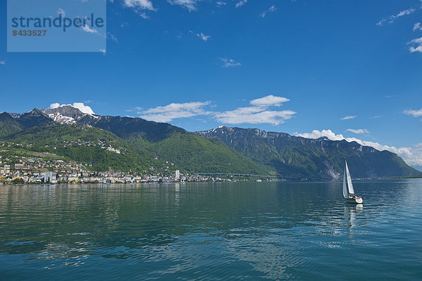 Landschaftlich schön landschaftlich reizvoll Europa Wohnhaus Landschaft Gebäude Stadt Großstadt See Genfer See Genfersee Lac Leman Montreux Schweiz