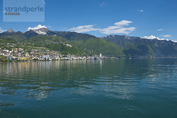Landschaftlich schön landschaftlich reizvoll Europa Wohnhaus Landschaft Gebäude Stadt Großstadt See Genfer See Genfersee Lac Leman Montreux Schweiz