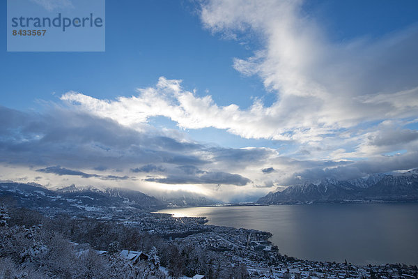 Landschaftlich schön  landschaftlich reizvoll  Europa  Berg  Winter  Wolke  Landschaft  Stadt  Großstadt  See  Genfer See  Genfersee  Lac Leman  Schweiz