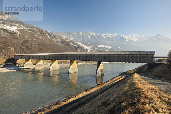Europa Winter Brücke Holzbrücke Liechtenstein Schnee Schweiz