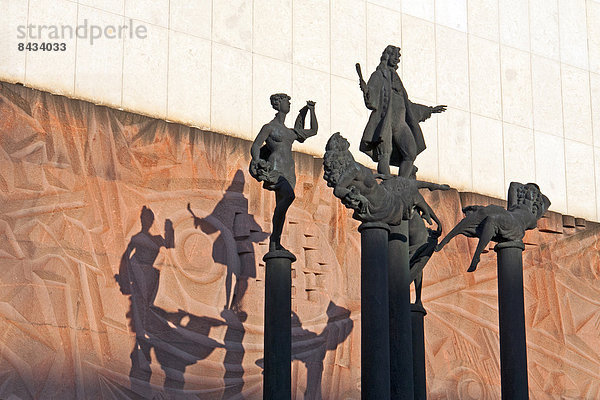 Detail  Details  Ausschnitt  Ausschnitte  bauen  Europa  Stein  Gebäude  Kunst  Statue  Figur  Säule  Kunststoff  Schatten  Deutschland  Magdeburg  Stimmung  Sachsen-Anhalt  Geschicklichkeit
