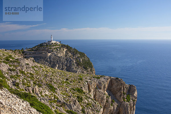 Führung  Anleitung führen  führt  führend  Europa  Beleuchtung  Licht  Landschaft  Steilküste  Küste  Leuchtturm  Insel  blau  Signal  Mallorca  Tourismus  Spanien
