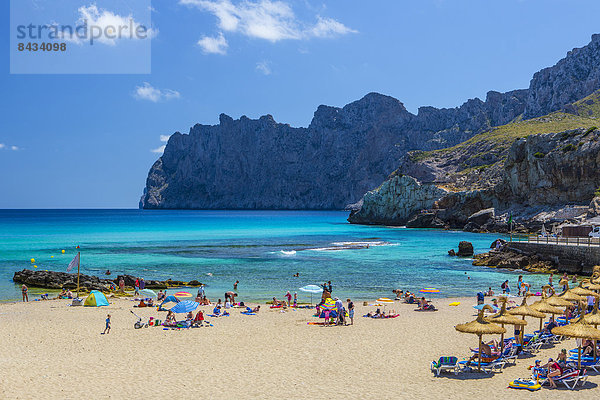 Wasser Europa Freizeit Strand Regenschirm Schirm Steilküste Reise Tourist Sonnenschirm Schirm Insel blau Mallorca Tourismus Spanien Sonne