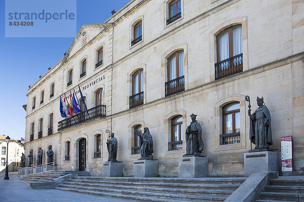 Europa  Skulptur  Gebäude  Reise  Architektur  Geschichte  Regierung  Statue  Fahne  Tourismus  Soria  Spanien