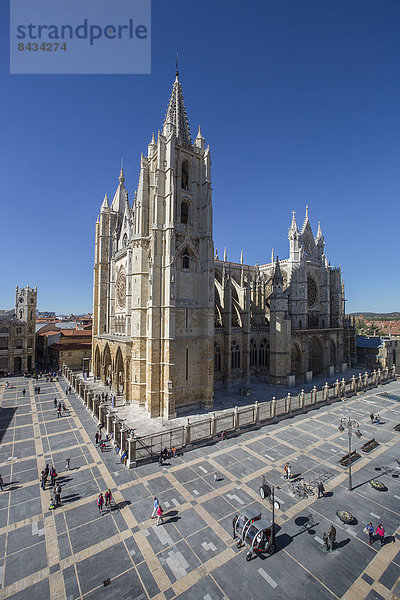 Europa  folgen  Reise  Großstadt  Architektur  Geschichte  Wahrzeichen  bunt  Kathedrale  Quadrat  Quadrate  quadratisch  quadratisches  quadratischer  Tourismus  Gotik  UNESCO-Welterbe  Leon  Spanien
